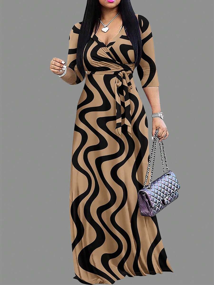 女士多色拼接连衣裙，深V领和收腰设计，优雅大方，适合外出就餐、购物等各种场合。