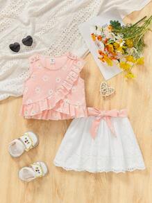 SHEIN Conjunto de blusa sin mangas con volantes y estampado de flores y cuadros, y pantalones cortos de color sólido para niña de vacaciones - Rosa - Ver 1