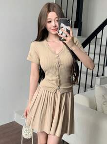DAZY 女性夏季純色短袖釦前開衫和褶皺針織裙套裝 - 杏色 - 查看 4