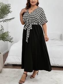 SHEIN Privé Đầm liền thân dáng rộng, thanh lịch, cổ chữ V, thắt eo, phối màu, họa tiết kẻ caro răng cưa, cỡ lớn, thích hợp cho mùa xuân/hè. - Nhiều màu - Xem 5