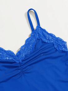 SHEIN Essnce 夏季休閒純色蕾絲邊細肩帶連身衣 - 寶藍色 - 查看 2