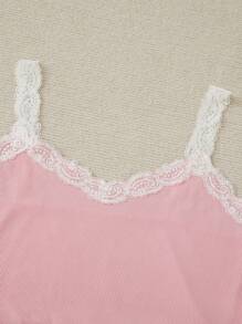 Conjunto de pijama cómodo de talla grande (3 piezas) con top tipo camiseta de encaje parche, pantalones cortos con estampado floral y pantalones