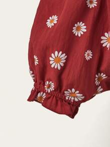 SHEIN Newborn Baby Girl Cute Casual Solid Color Lace Collar Short-Sleeved Shirt & Floral Pattern Overalls Shorts Outfit, Suitable For Summer