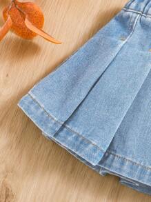 SHEIN 嬰幼兒女孩休閒百褶短牛仔裙，具有大學風格 - 淺色水洗藍 - 查看 4