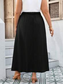 SHEIN LUNE 舒适的牛仔效果 A 字裙，松紧腰身，伞形纽扣装饰，加大尺寸口袋 - 黑色 - 查看 2