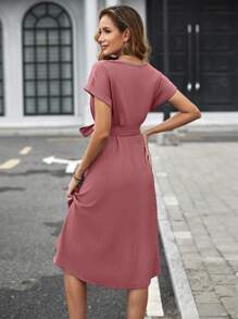 SHEIN Clasi V 领交叉纯色腰带短袖中长款女式连衣裙 - 粉色 - 查看 2