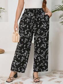 SHEIN Essnce Phụ Nữ Plus Size Đen Trắng In Hoa Quần Ống Rộng Co Giãn Cao Cấp Và Thắt Dây - Đen và trắng - Xem 4