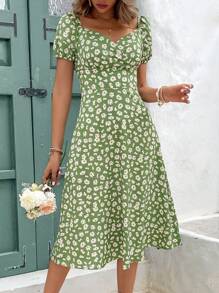 SHEIN Frenchy Robe longue d"été avec manches courtes bouffantes et imprimé de marguerite à encolure en cœur pour femmes en style vacances - Vert - Voir 3