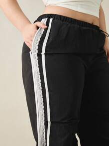 Forever 21 大尺碼蕾絲對比色舒適夏季工裝褲 - 黑色 - 查看 4