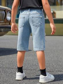 SHEIN Jeans cortos, rasgados, desteñidos y con parches de cuadros rasgados de navidad de color azul para niño joven, con estilo para uso casual en vacaciones de verano y uso diario.