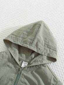 SHEIN Set da 2 pezzi per bambini maschi composto da felpa con cappuccio e patch decorativi e pantaloncini in colore unito