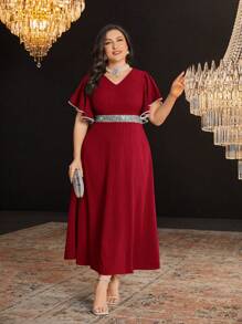 Modelyn Vestido Longo Elegante de Verão para Mulheres Plus Size com Decote V, Babado, Manga Curta, Cintura Recortada, Brilho e Remendos - Vermelho - Visão 4