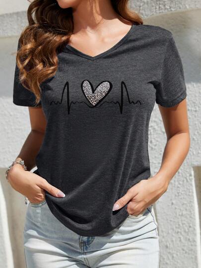INAWLY Camiseta casual de mujer de manga corta con cuello en V, estampado de leopardo en forma de corazón, camisetas gráficas para mujer