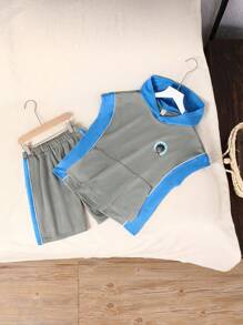 Boys' Casual Loose Fit Hooded Tank Top & Shorts Set With Portrait Print And Color Block Design - Grey - View 1
