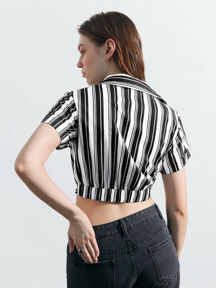SHEIN Maija 스트라이프 트위스트 노트 프론트 버튼 업 반팔 셔츠