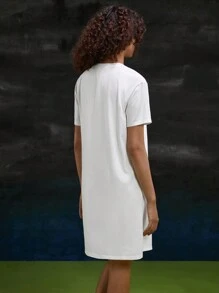 Rick and Morty X SHEIN 女士鬆身舒適白色睡衣裙，經典黑白印花，適用於居家和休閒 - 白色 - 查看 2