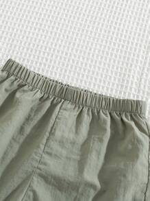 SHEIN Set da 2 pezzi per bambini maschi composto da felpa con cappuccio e patch decorativi e pantaloncini in colore unito
