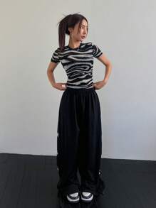 DAZY Áo thun mùa hè tay ngắn cổ tròn in họa tiết thời trang giản dị cho nữ Y2k, áo crop top cho nữ - Đen và trắng - Xem 4