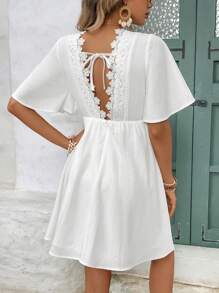 SHEIN Frenchy Váy ngắn tay xếp nếp cổ chữ V thanh lịch mùa hè dành cho nữ, Váy suông màu trắng mùa hè, Váy chữ A trang trí ren, Trang phục khách mời mùa cưới - trắng - Xem 4
