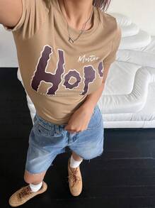 DAZY 女式休閒修身夏季短袖T恤，印有字母圖案，圓領設計 - 卡其色 - 查看 3