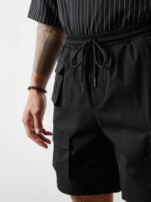 Forever 21 男士黑色工作物料短褲，設有多個口袋 - 黑色 - 查看 4
