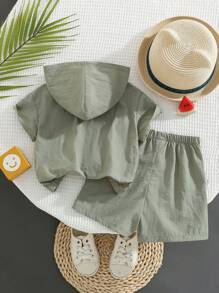 SHEIN Set da 2 pezzi per bambini maschi composto da felpa con cappuccio e patch decorativi e pantaloncini in colore unito