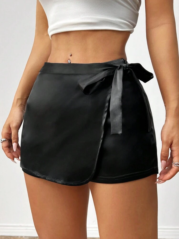 Women Fashion Bowknot Decorated Shorts