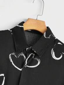 Manfinity VCAY Camisa Casual Masculina de Manga Curta Solta e Estampada com Coração para o Verão