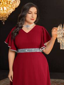 Modelyn Vestido Longo Elegante de Verão para Mulheres Plus Size com Decote V, Babado, Manga Curta, Cintura Recortada, Brilho e Remendos - Vermelho - Visão 3