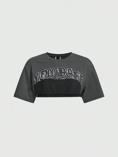 Top court graphique avec lettrage, école