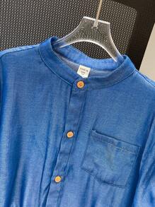 SHEIN Camisa tejida de manga corta con cuello y botones para niños preadolescentes tallas grandes, efecto de mezclilla informal - Azul - Ver 3