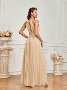 SHEIN Belle Váy dây bằng vải co giãn sáng bóng lãng mạn và thanh lịch dành cho phù dâu, nổi bật với chi tiết xếp nếp, xẻ đùi cao ở phía sau, kiểu dáng hình giọt nước và thiết kế buộc dây phía sau. (Kích thước người lớn) - Màu be - Xem 2