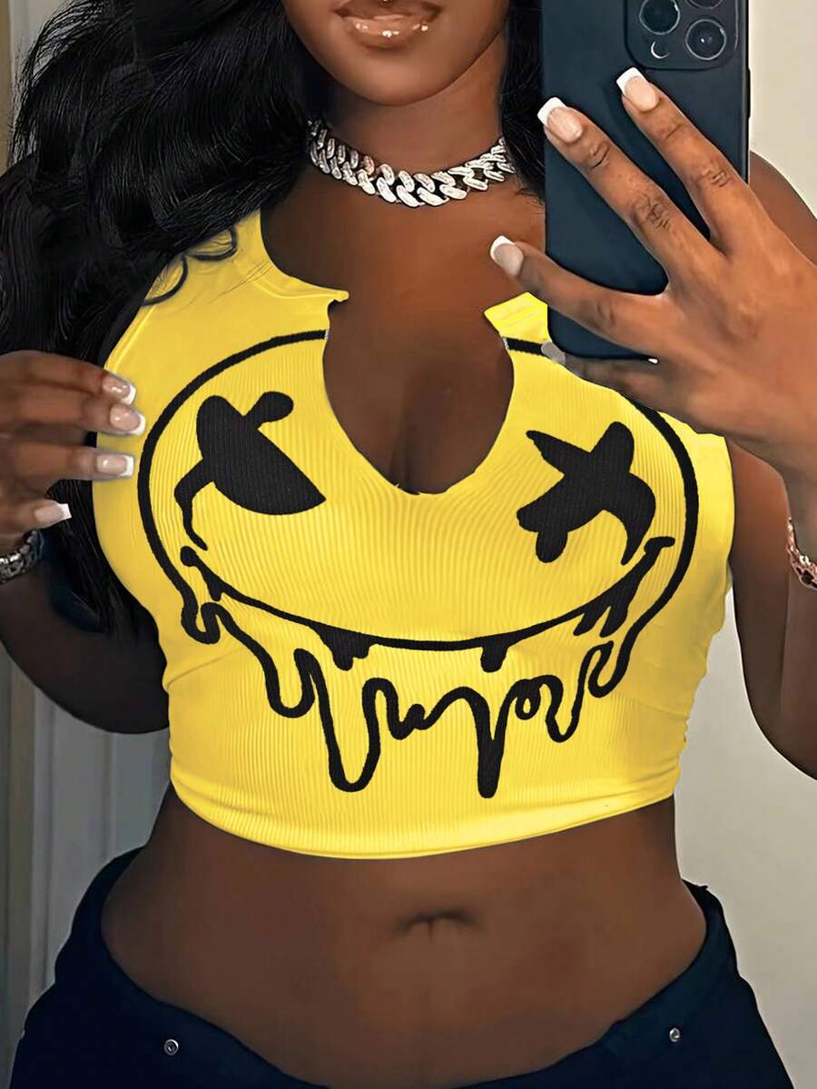 INAWLY Top de tanque corto y ajustado en talla grande de dibujos animados impresos con nudo y cuello en V - Amarillo - Ver 1