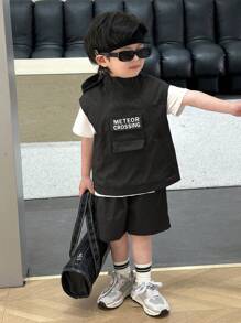 SHEIN Jungen lässig Ärmelloses Weste mit Reißverschluss Jacke, weiß Kurzarm T-Shirt und Shorts Anzug ist 3 Stück/Set, geeignet für Sport, Schule, Frühling/Sommer Saison