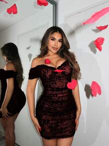 SHEIN SXY Strój urodzinowy Sukienka na studniówkę Sukienka na Walentynki Czarna seksowna sukienka z odkrytymi ramionami i krótkim rękawem