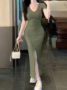 DAZY 女士 V 领修身纯色及膝连衣裙，包臀夏季太阳裙 - 軍綠色 - 查看 4