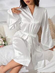 Áo choàng cổ chữ V thanh lịch dành cho nữ có thêu vương miện và chữ - trắng - Xem 5