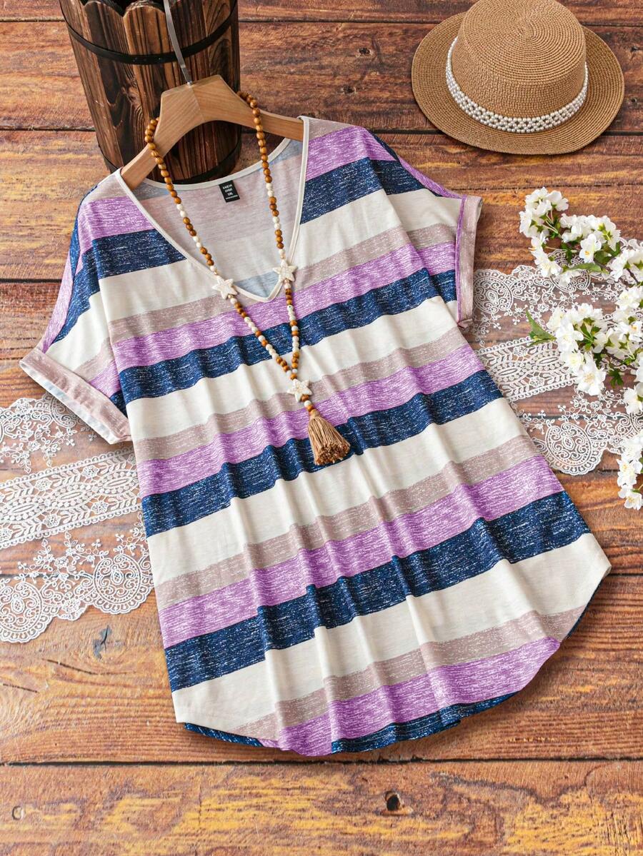 SHEIN LUNE 時尚休閒大碼V領條紋和印花T卹 - 彩色 - 查看 1