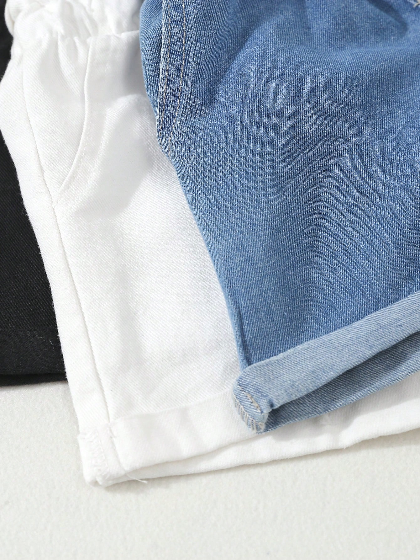 SHEIN Playful Pals شورت جينز شبابي عارض ومريح بخصر...