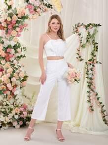 Conjunto de dos piezas para mujeres con estilo simple en unicolor con decoración en 3D en la correa de la parte superior y pantalones.