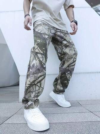 Vaqueros con bolsillo con solapa con estampado gráfico para hombres