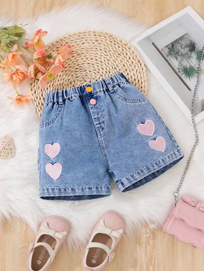 SHEIN Shorts en jean décontracté et mignon pour jeune fille, avec broderie en forme de cœur et boutons de détails colorés pour porter au quotidien.