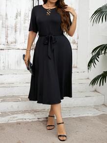 SHEIN Clasi 加大尺寸黑色針織夏季連衣裙，配圓環裝飾 - 黑色 - 查看 3