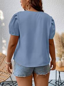 SHEIN Holidaya Camisa de manga corta de talla grande con parches de encaje y cuello en V - Azul - Ver 2