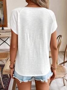 SHEIN Frenchy 女式V領亞麻和混紡網眼蕾絲T卹 - 白色 - 查看 2