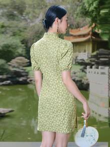 EastFlair Vestido Qipao de manga corta con diseño geométrico de jacquard estilo chino moderno para mujer - Verde - Ver 3