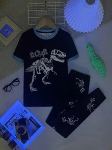 SHEIN Conjunto de pijama cómodo tejido de punto para niño preadolescente con estampado de dinosaurio, ajuste ceñido, mangas cortas y pantalones largos - Azul Marino - Ver 6