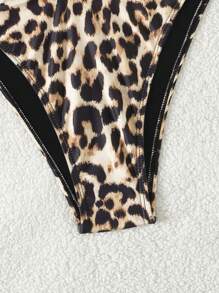 Swim SXY Bikini de verano con Bottom sexy con recorte lateral y estampado de leopardo (estampado aleatorio) para mujeres 2025