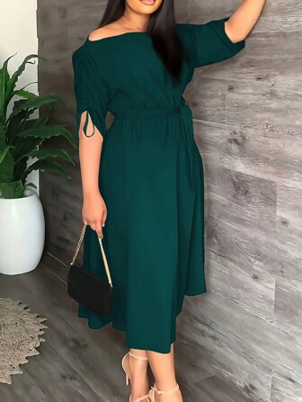 大码纯色不对称领腰休闲连衣裙