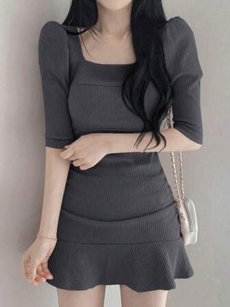 素色方領褶邊荷葉邊連衣裙